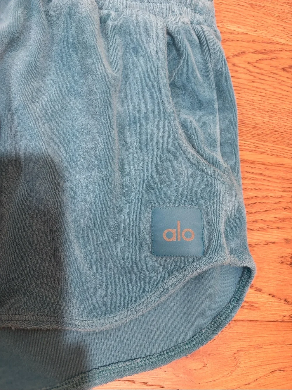 Alo terry high-waist beachside short blue splash